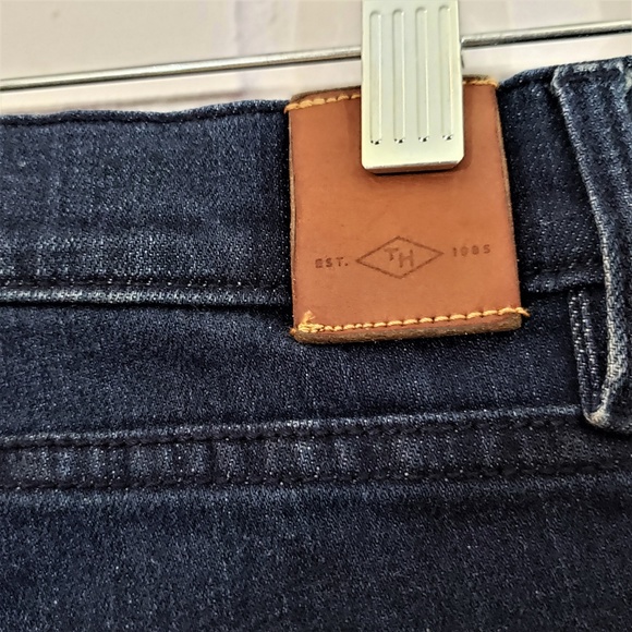 NWT TOMMY HILFIGER Straight Jean w/Acid Wash Cuff - Picture 4 of 6